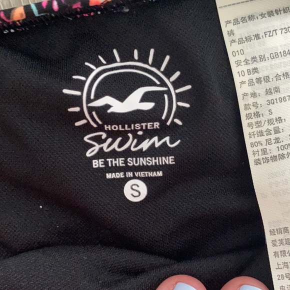 Bikini - Picture 2 of 4